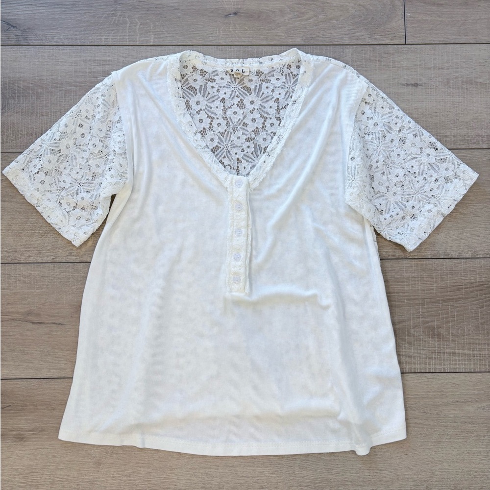 POL White Lace Accent Short Sleeve Top